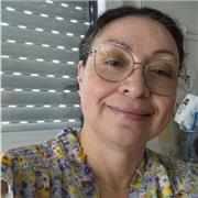 Bonjour ma langue maternelle est l'espagnol. Je donne des cours depuis 3 ans en ligne a des élèves des collègues. Papiers ok